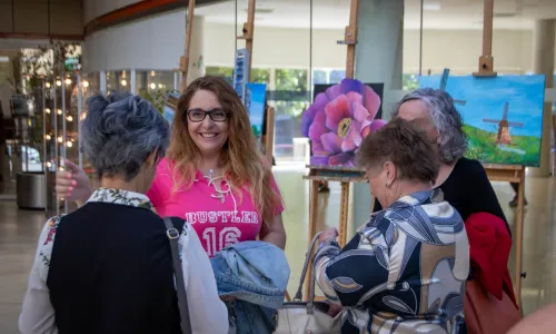 Alcorcón lanza el ‘WhatsApp de Mayores’, una herramienta para acercar las instituciones a los mayores de la ciudad